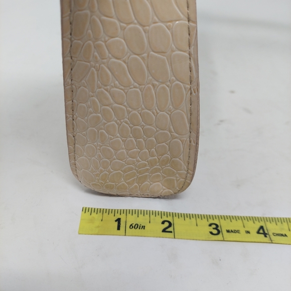 Cream Croc Embossed Patent Leather Gold Chain Accent Baguette Shoulder Bag Retro - Picture 7 of 10